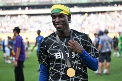 皇马逆转奇观：姆巴佩闪耀，团队协作成就4-1胜利