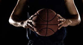 库里缺席，追梦10中3力挽狂澜，勇士逆境中技犯风波不改斗志