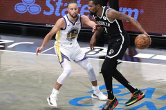 杜兰特硬碰硬，火箭对决勇士，阿门封堵库里展现坚韧斗志